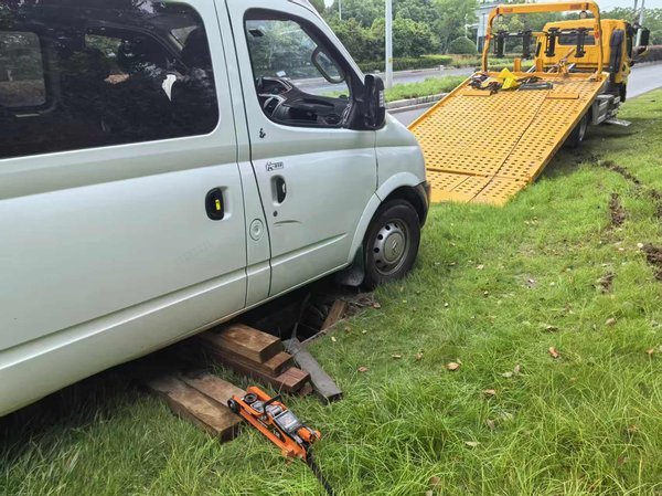 泥地脱困 · 盐城野外道路